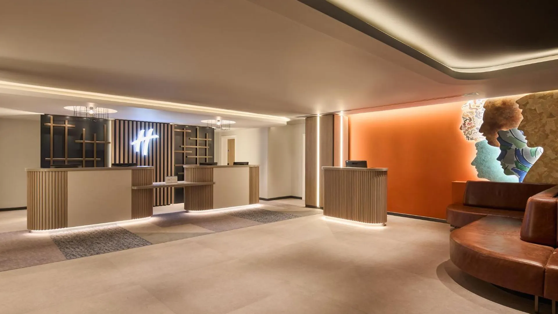 Near BBC Broadcasting House: 2 Holiday Inn Hotels Compared