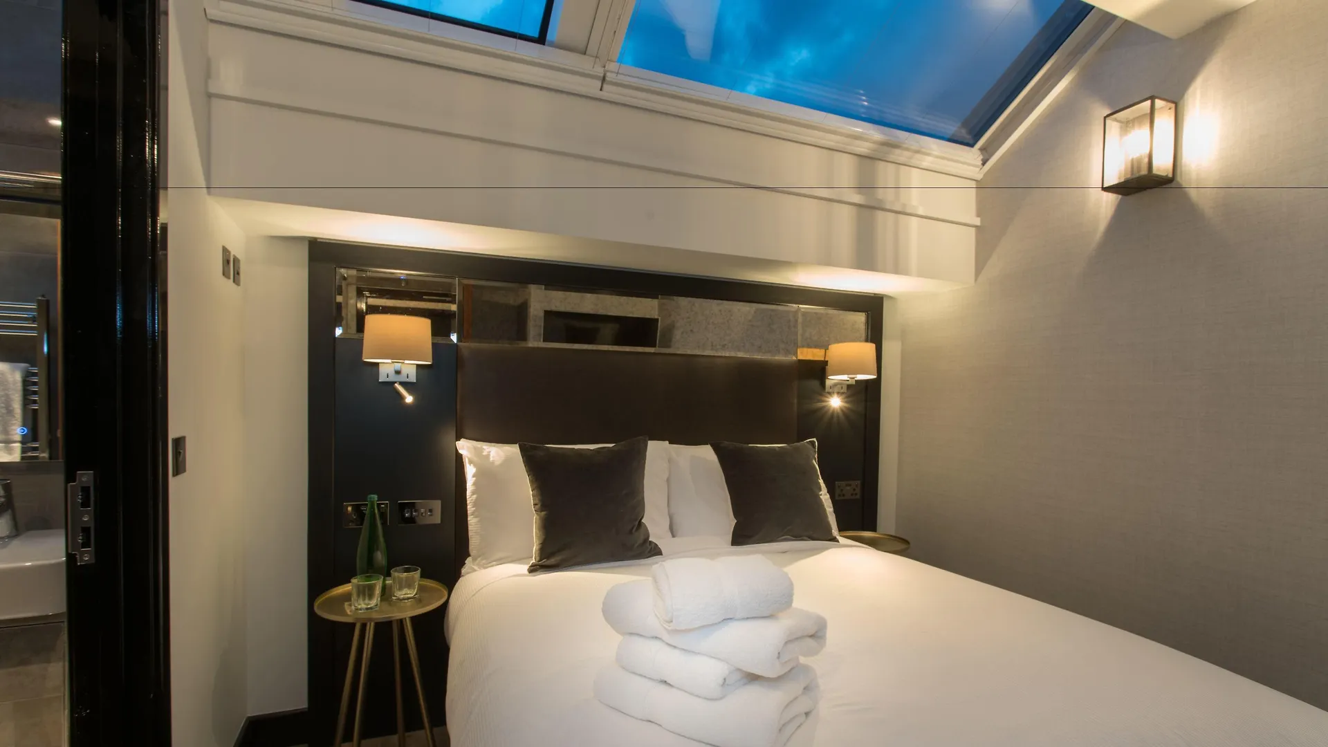 6 Romantic Hotels in Camden Worth Booking as a Couple