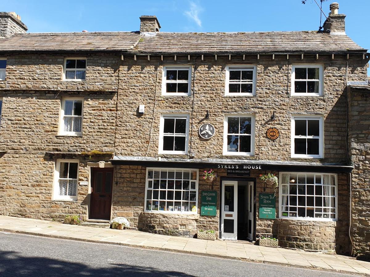 4 Smart Central Hotels Near Bolton Castle Worth Booking
