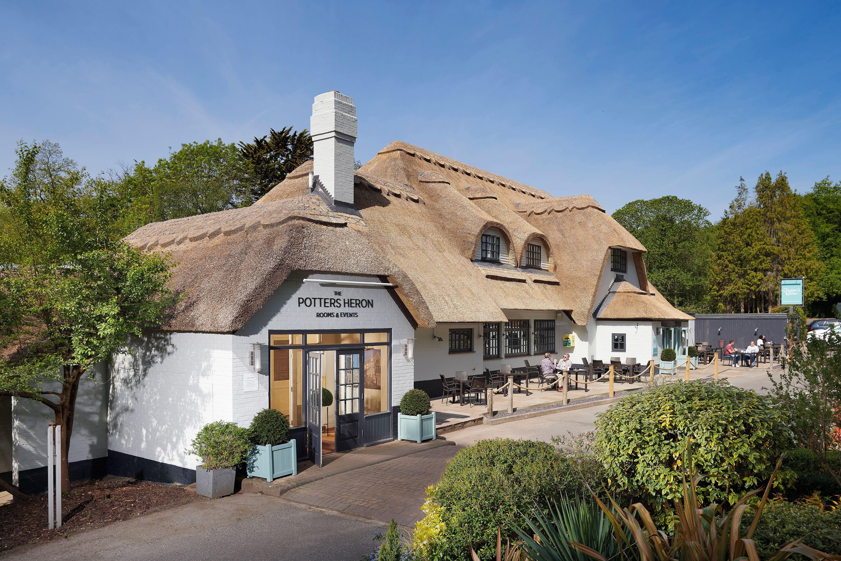 Staying Near Broadlands Lake: 4 Design Hotels Compared